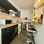 Le Petit Thai 2 Pieces Climatise Centre Avec Balcon Apartment