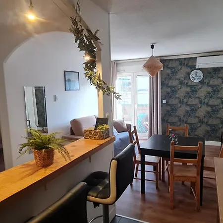 Le Petit Thai 2 Pieces Climatise Centre Avec Balcon *