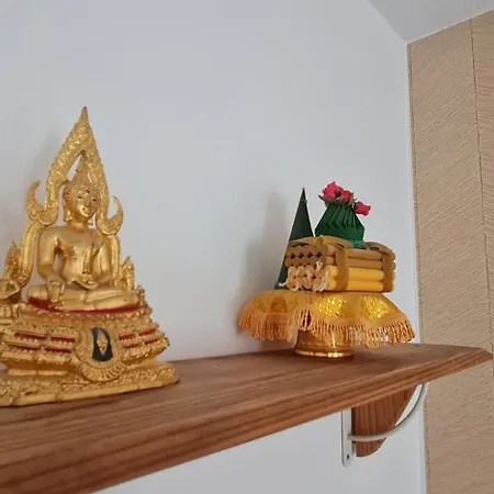 Le Petit Thai 2 Pieces Climatise Centre Avec Balcon