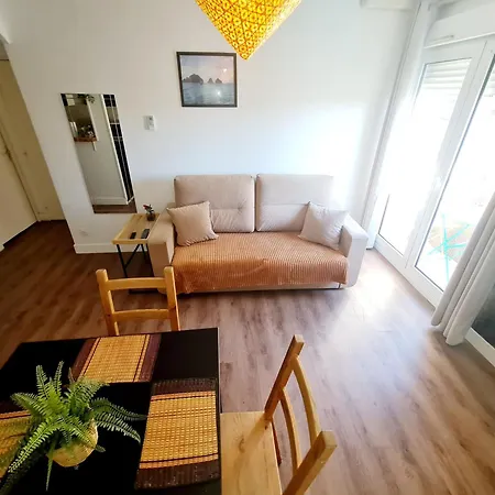 Le Petit Thai 2 Pieces Climatise Centre Avec Balcon *